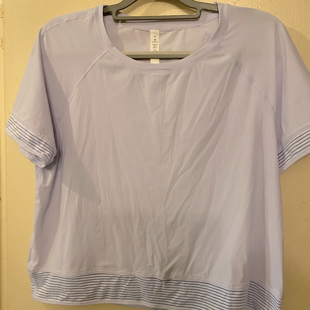 Lululemon Cropped Athletic Pleated Top